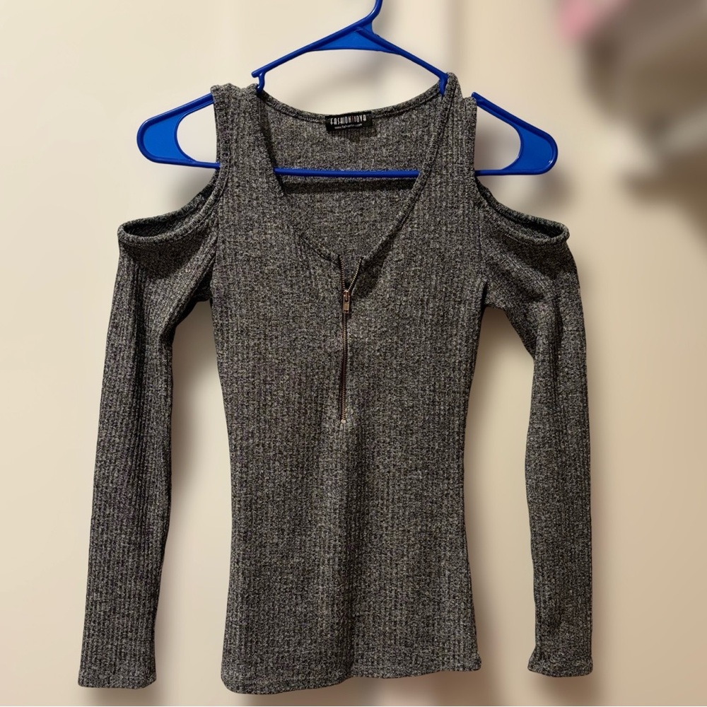 Fashion Nova Front Zip Cutout Shoulder Top